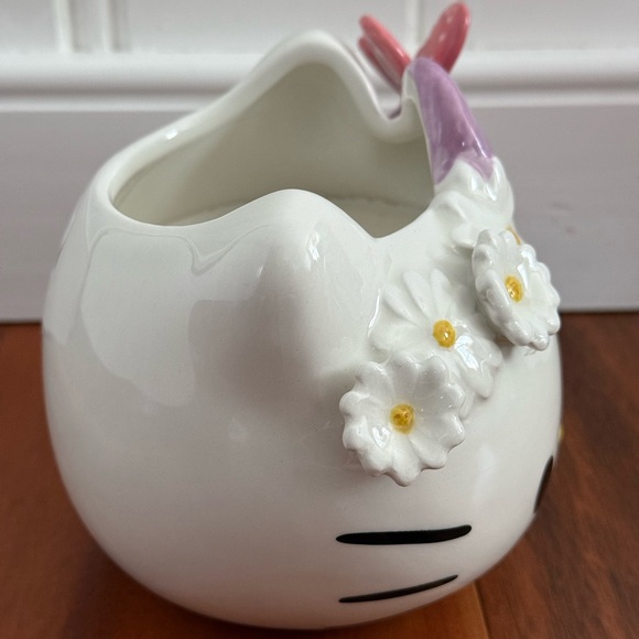 Damaged-Hello Kitty Blue Sky Ceramic Planter With Daisy Flowers Butterfly Detail - Picture 5 of 9